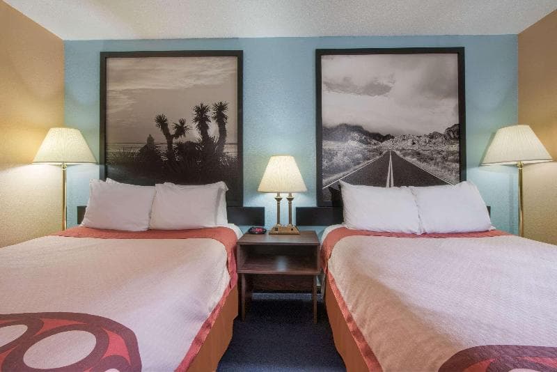 Super 8 by Wyndham College Station 2
