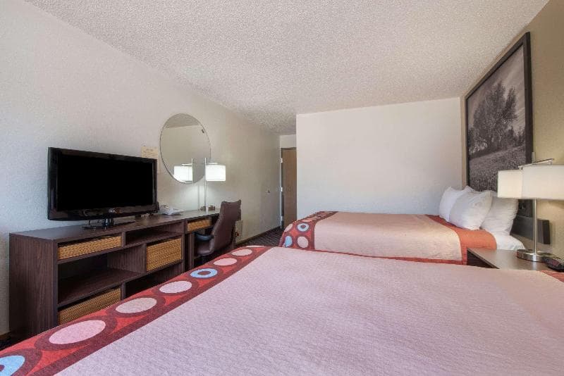 Super 8 by Wyndham College Station 3