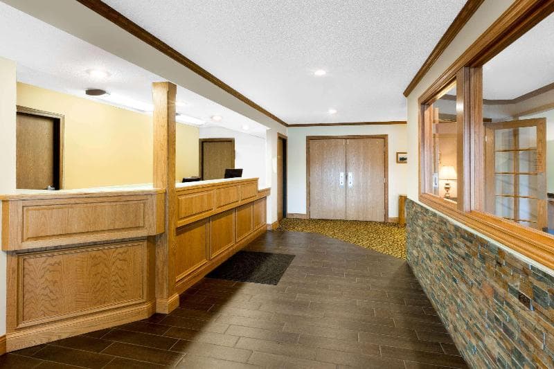 Super 8 by Wyndham St. Ignace 3