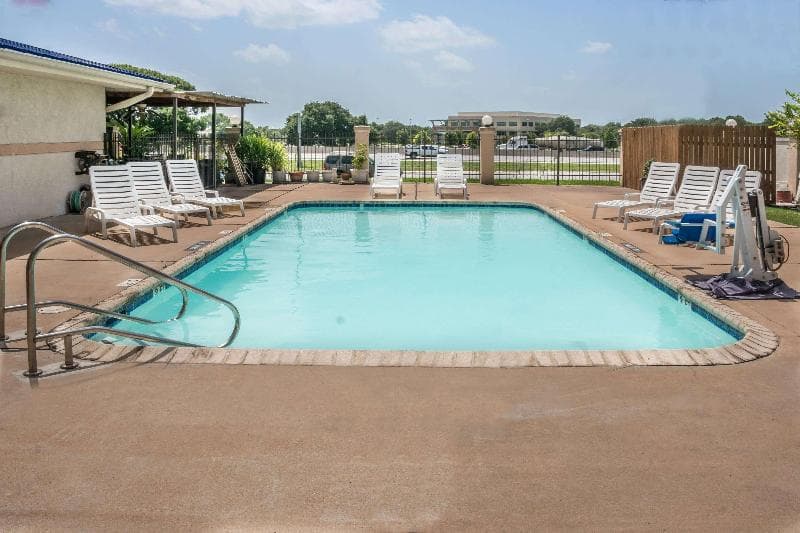 Super 8 By Wyndham San Marcos 5