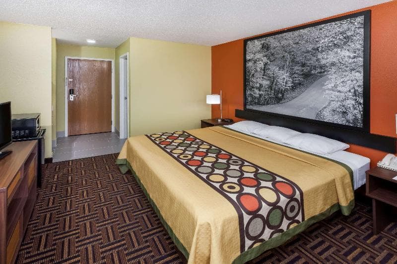 Super 8 by Wyndham Rochester 4