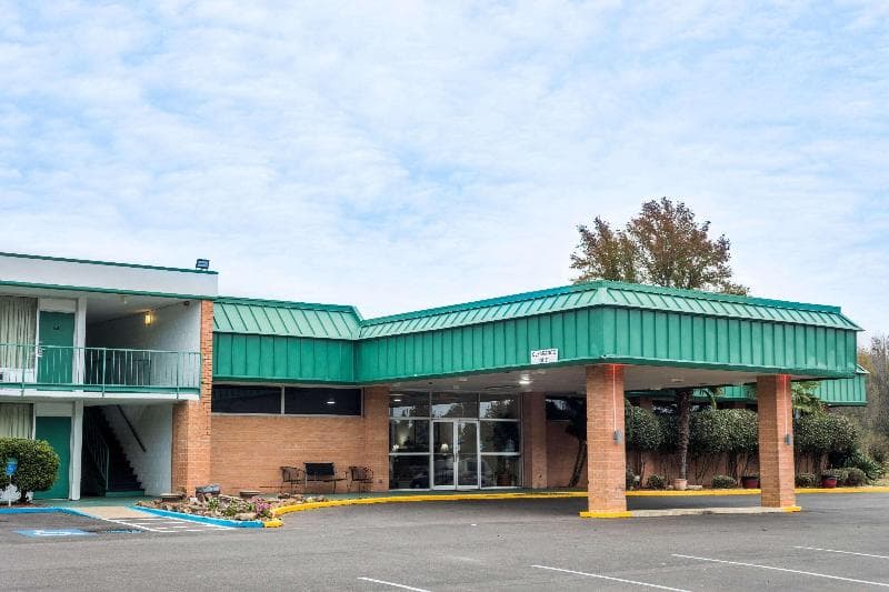 Super 8 By Wyndham Hope 5