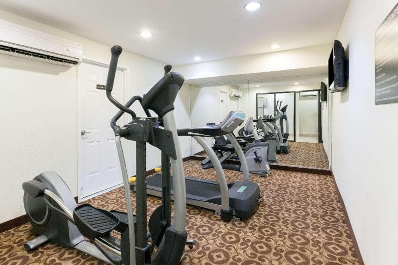 Super 8 by Wyndham Decatur/Downtown/Atlanta Area 2