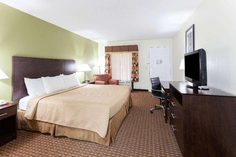 Super 8 by Wyndham Decatur/Downtown/Atlanta Area 3