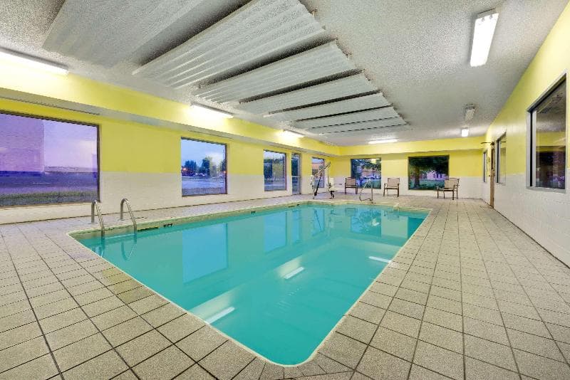 Super 8 By Wyndham Kokomo 4
