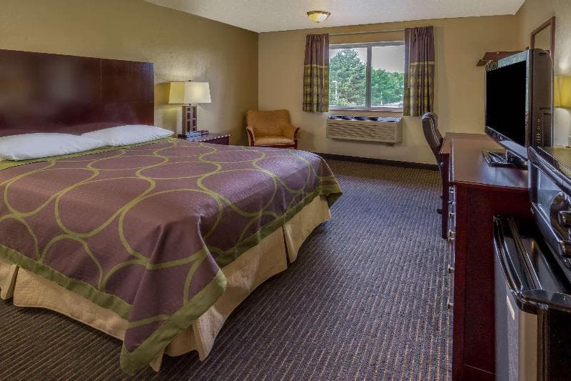 Super 8 by Wyndham Woodburn 2