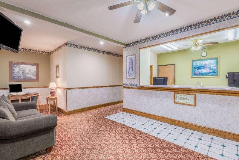 Super 8 by Wyndham Platte City/KCI Airport North 4