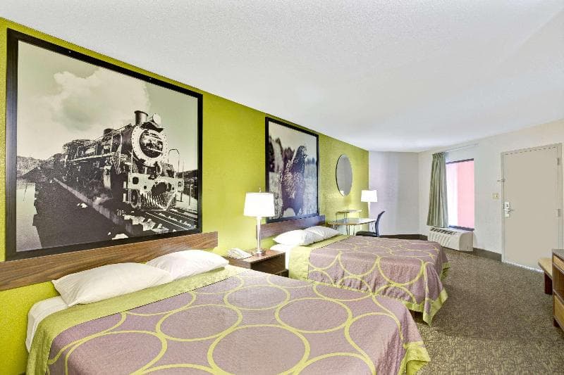 Super 8 by Wyndham Gainesville 4