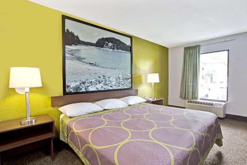 Super 8 by Wyndham Gainesville 5