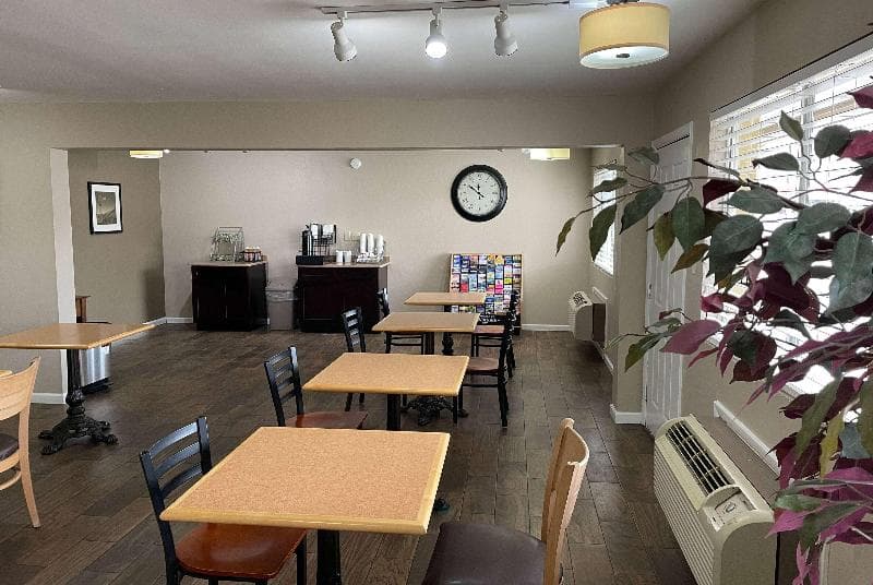 Super 8 by Wyndham Junction City 2