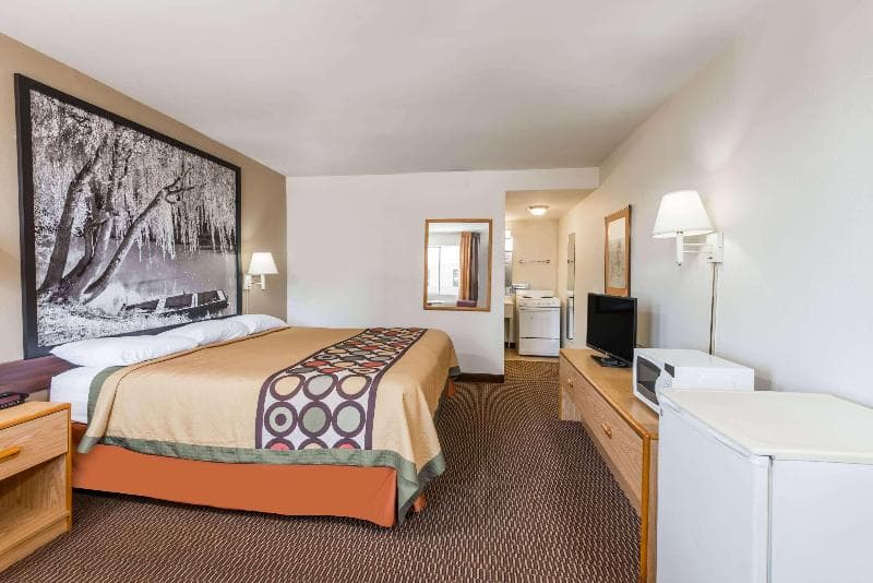 Super 8 by Wyndham Junction City 4
