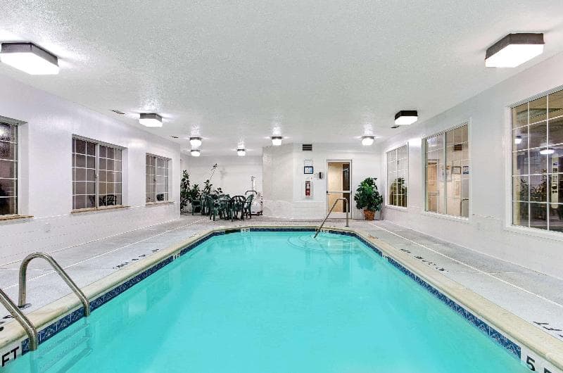 Super 8 by Wyndham Smithfield 5