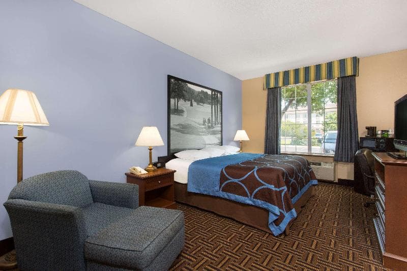 Super 8 by Wyndham Smithfield 3