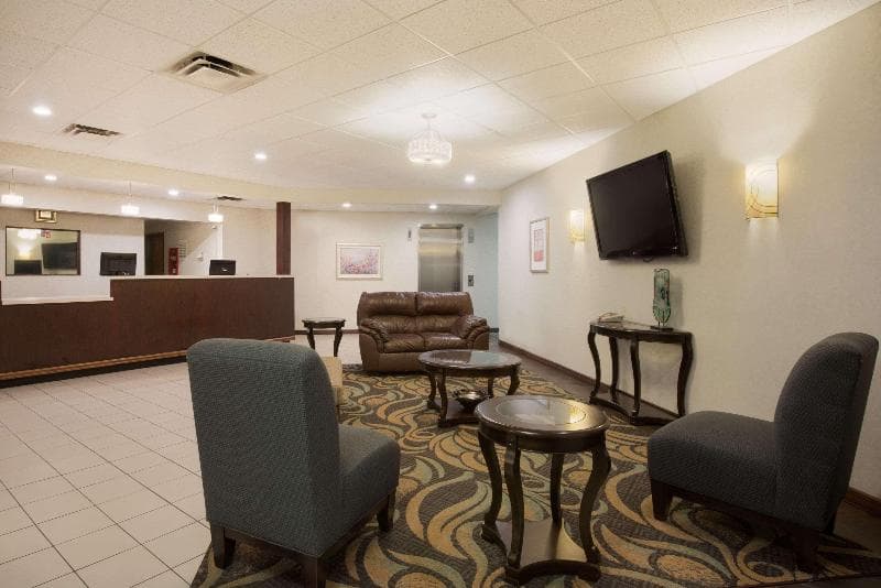 Super 8 by Wyndham Grove City 5