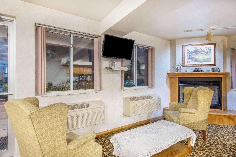 Super 8 by Wyndham West Middlesex/Sharon Area 3