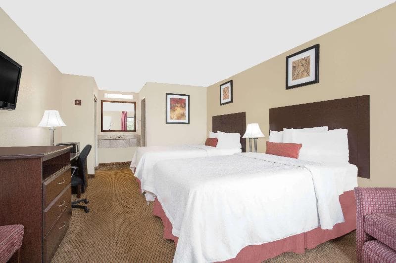 Baymont by Wyndham Greenville 5