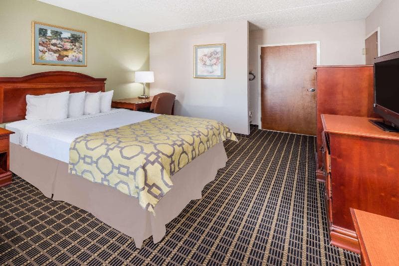Baymont by Wyndham Clarksville Northeast 4