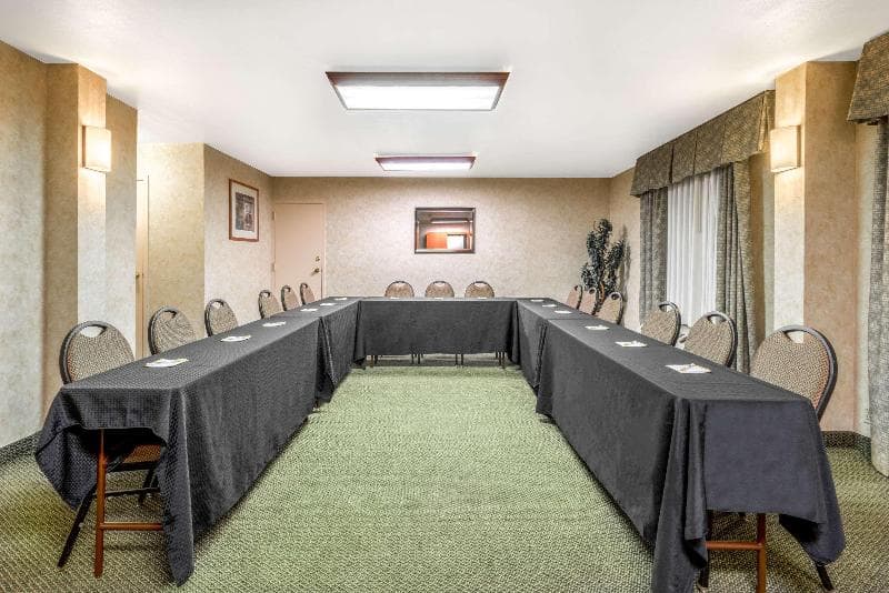 Days Inn & Suites by Wyndham Albuquerque North 3