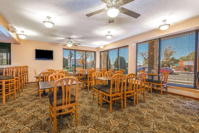 Days Inn & Suites by Wyndham Albuquerque North 5