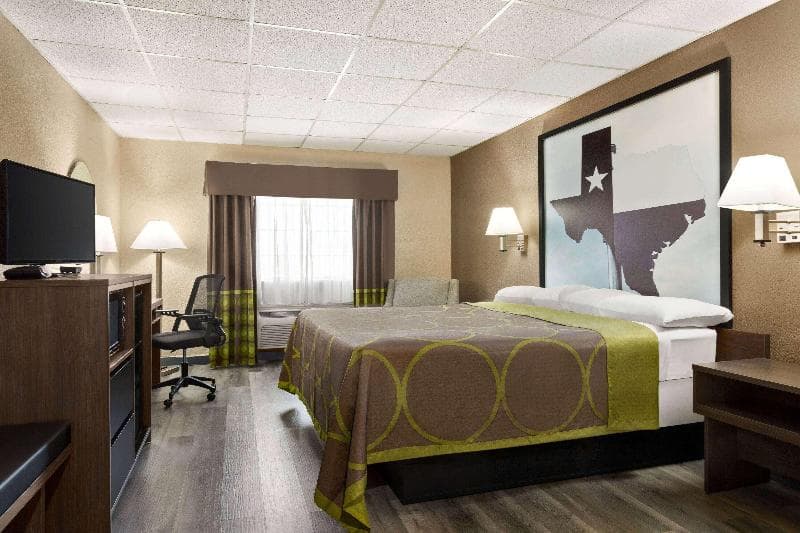 Super 8 By Wyndham Gainesville photo 1