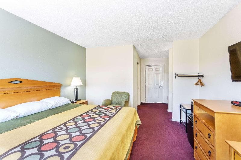 Super 8 By Wyndham Manning 3