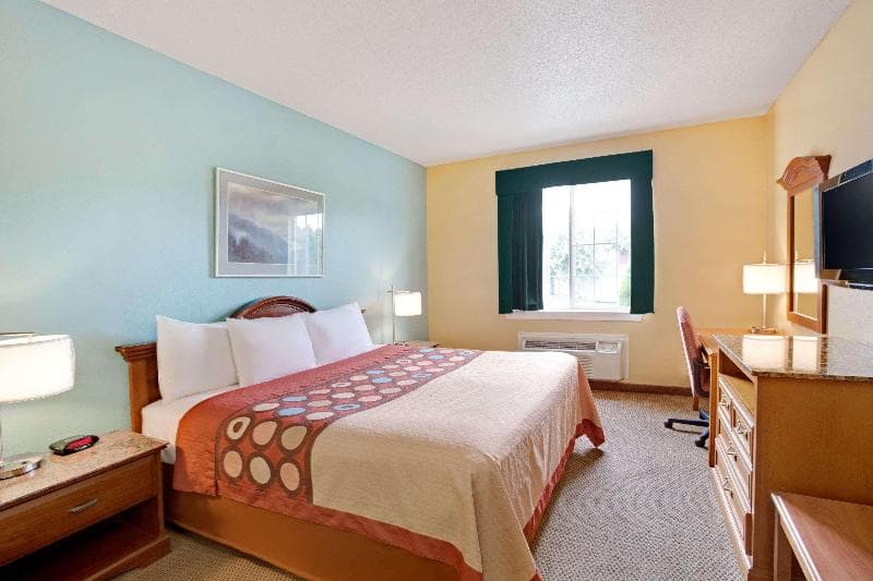 Super 8 by Wyndham Salisbury photo 1