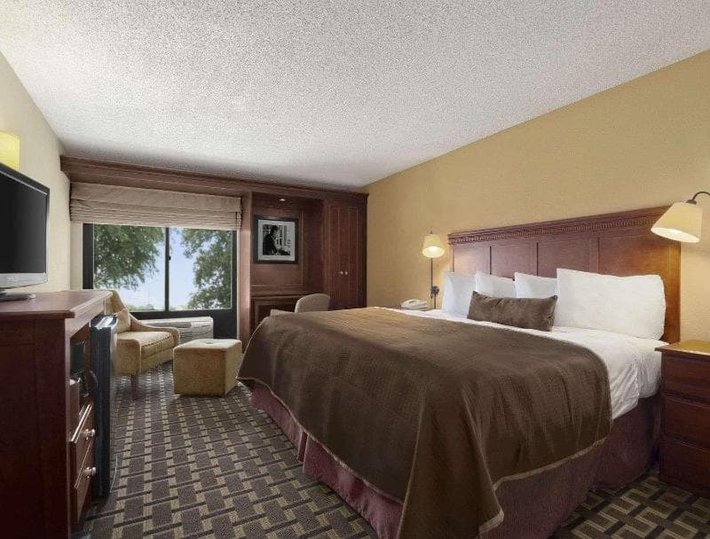 Baymont by Wyndham Lewisville photo 1