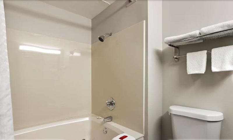 Surestay Plus Hotel By Best Western Tulsa East 4