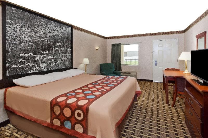 Super 8 by Wyndham Ft. Oglethorpe/Chattanooga Area 3