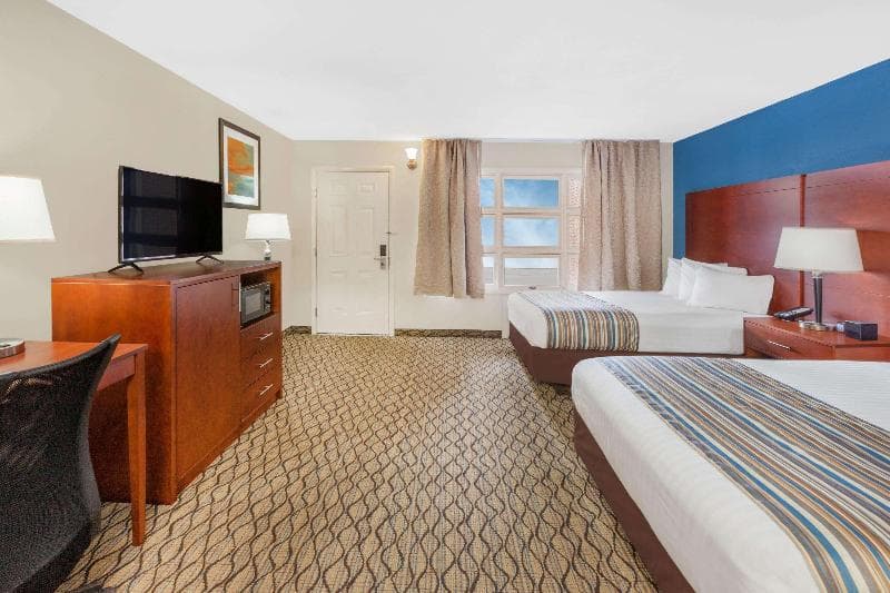 Baymont By Wyndham St. Ignace Lakefront 3