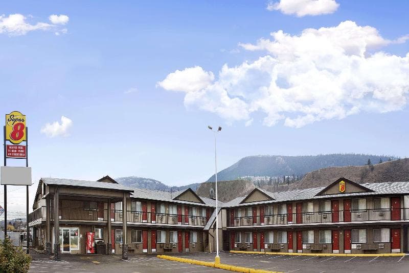 Super 8 by Wyndham Kamloops East photo 1