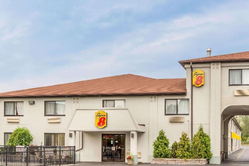 Super 8 by Wyndham Niagara Falls 2