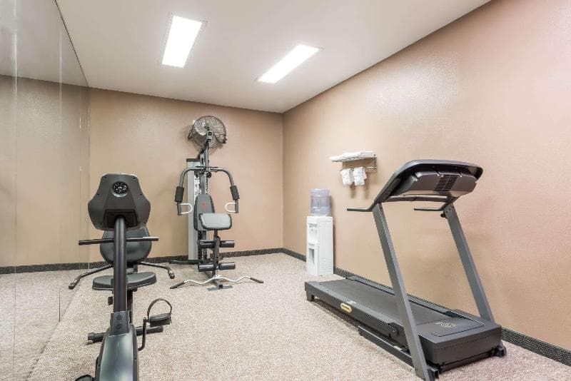 Super 8 By Wyndham Weslaco 2