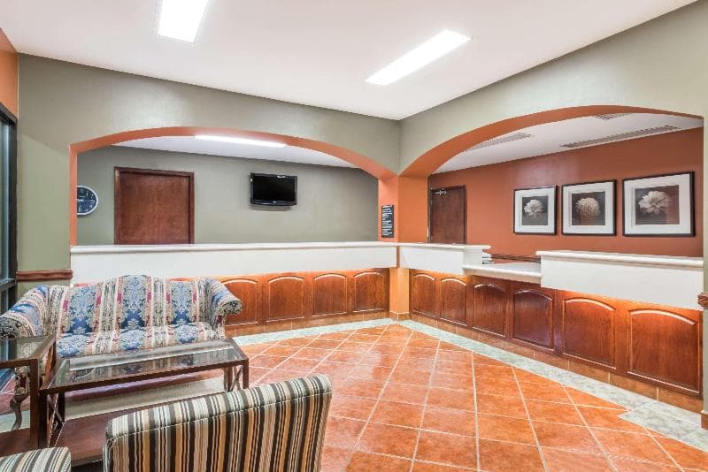 Super 8 By Wyndham Weslaco 5