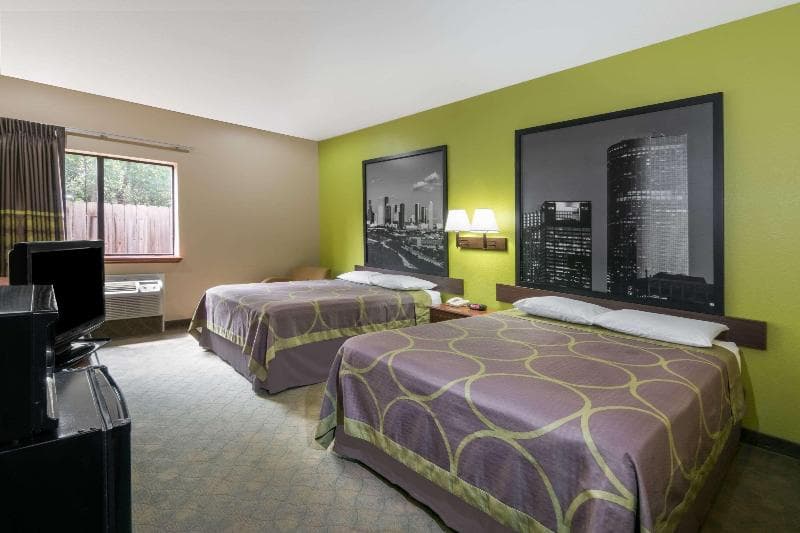 Super 8 by Wyndham Intercontinental Houston 4