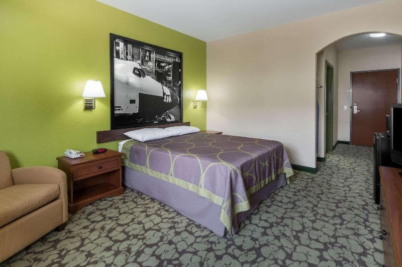 Super 8 by Wyndham Intercontinental Houston 3