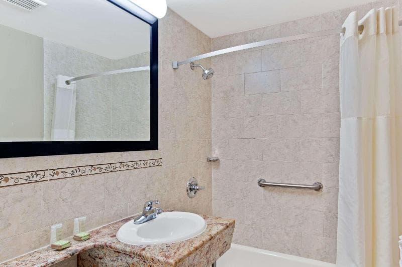 Super 8 by Wyndham Long Island City LGA Hotel 5