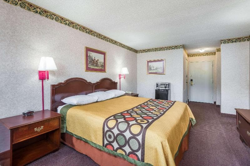 Super 8 By Wyndham Hancock 4