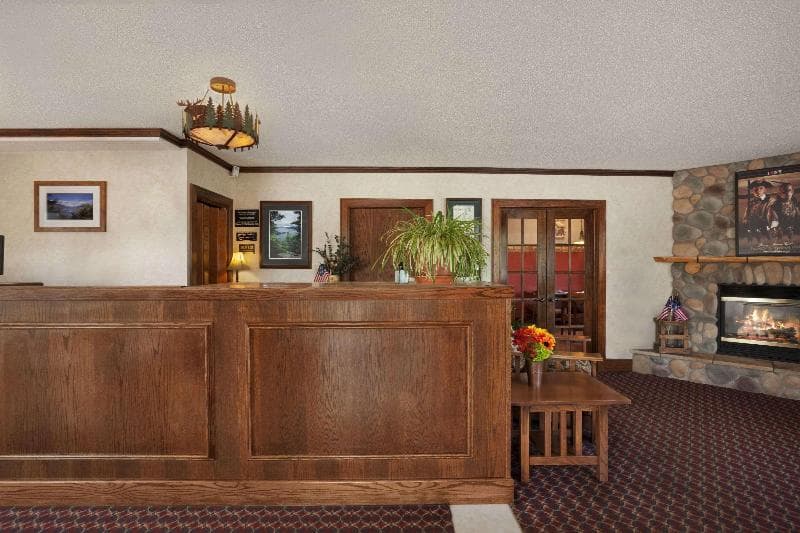 Super 8 by Wyndham Lake George/Downtown 4