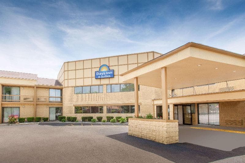 Days Inn & Suites By Wyndham Madison Heights photo 1