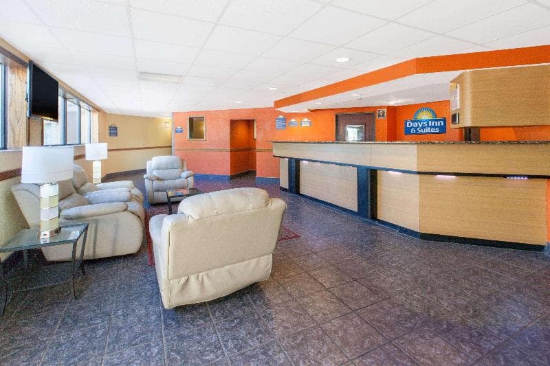 Days Inn & Suites By Wyndham Madison Heights 4