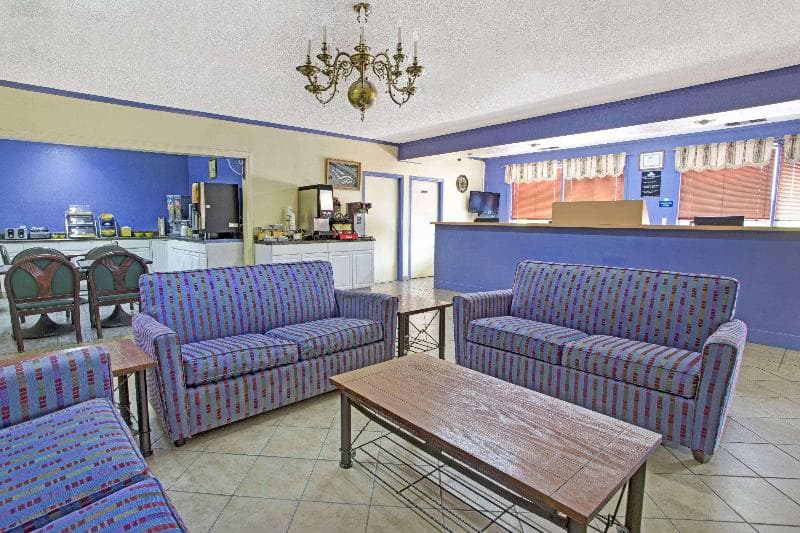 Days Inn By Wyndham Benson 4