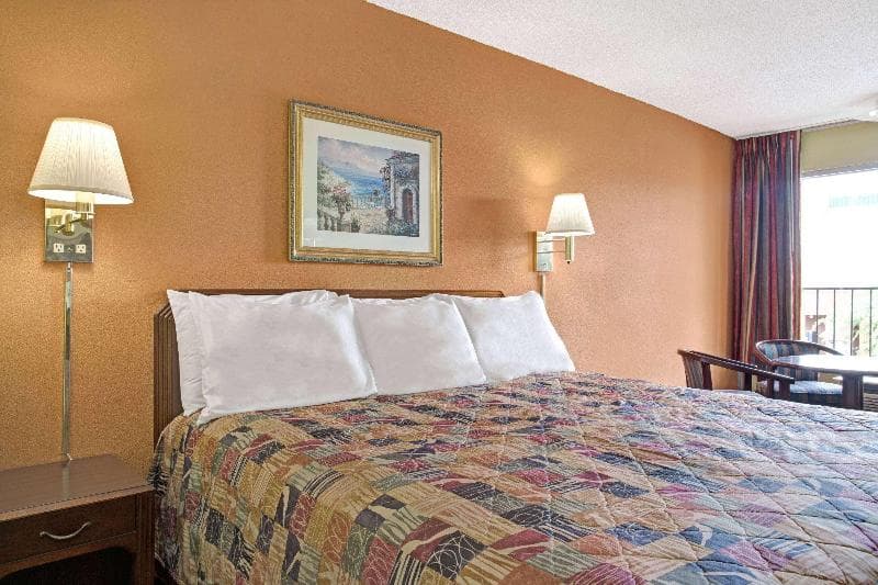 Days Inn By Wyndham Benson 2