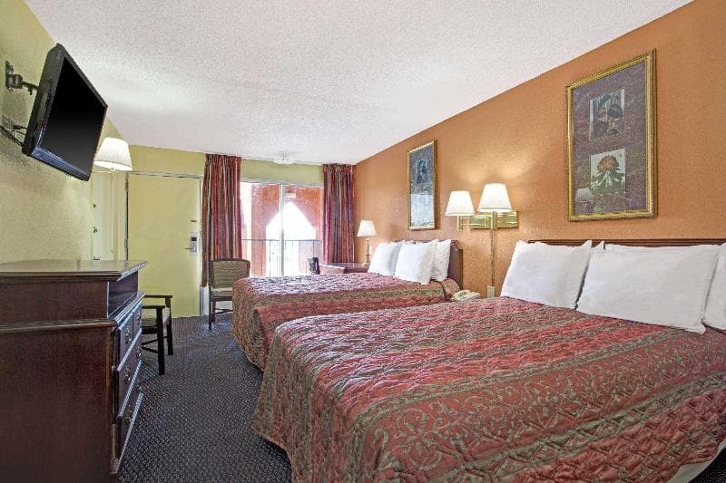 Days Inn By Wyndham Benson 5