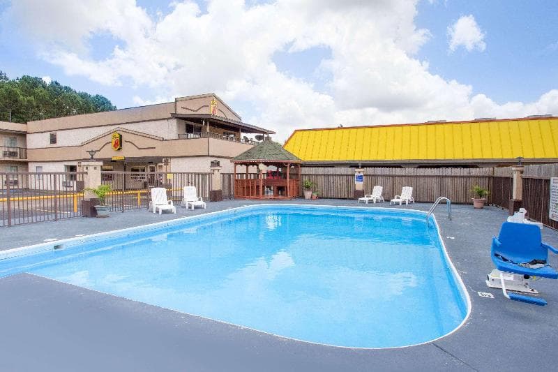 Super 8 by Wyndham Monticello 4
