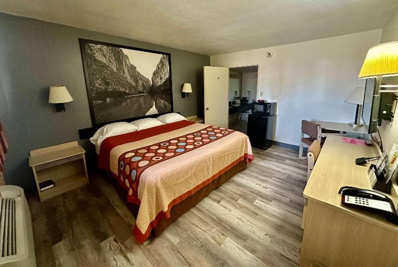 Super 8 By Wyndham Athens 2