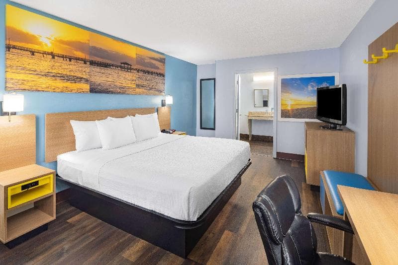 Days Inn by Wyndham Pensacola West photo 1