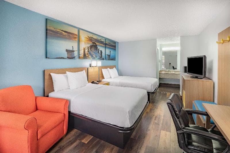 Days Inn by Wyndham Pensacola West 5