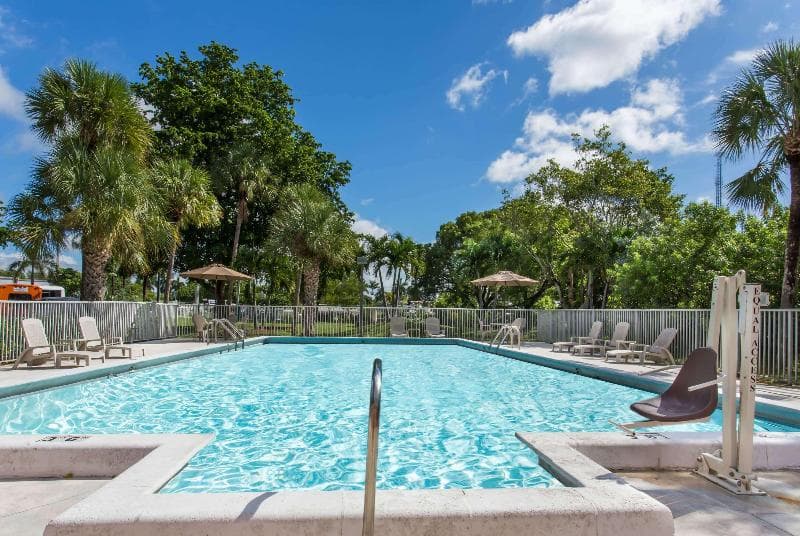 Days Inn By Wyndham Fort Lauderdale Apt Cruise Prt 5
