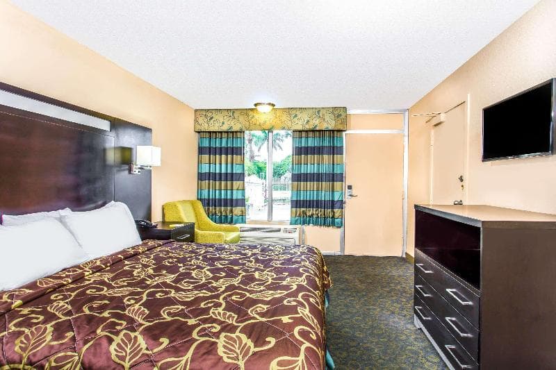 Days Inn By Wyndham Fort Lauderdale Apt Cruise Prt 3